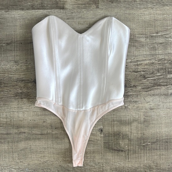 Aritzia Ten by Babaton Blaze strapless bodysuit - Picture 6 of 12